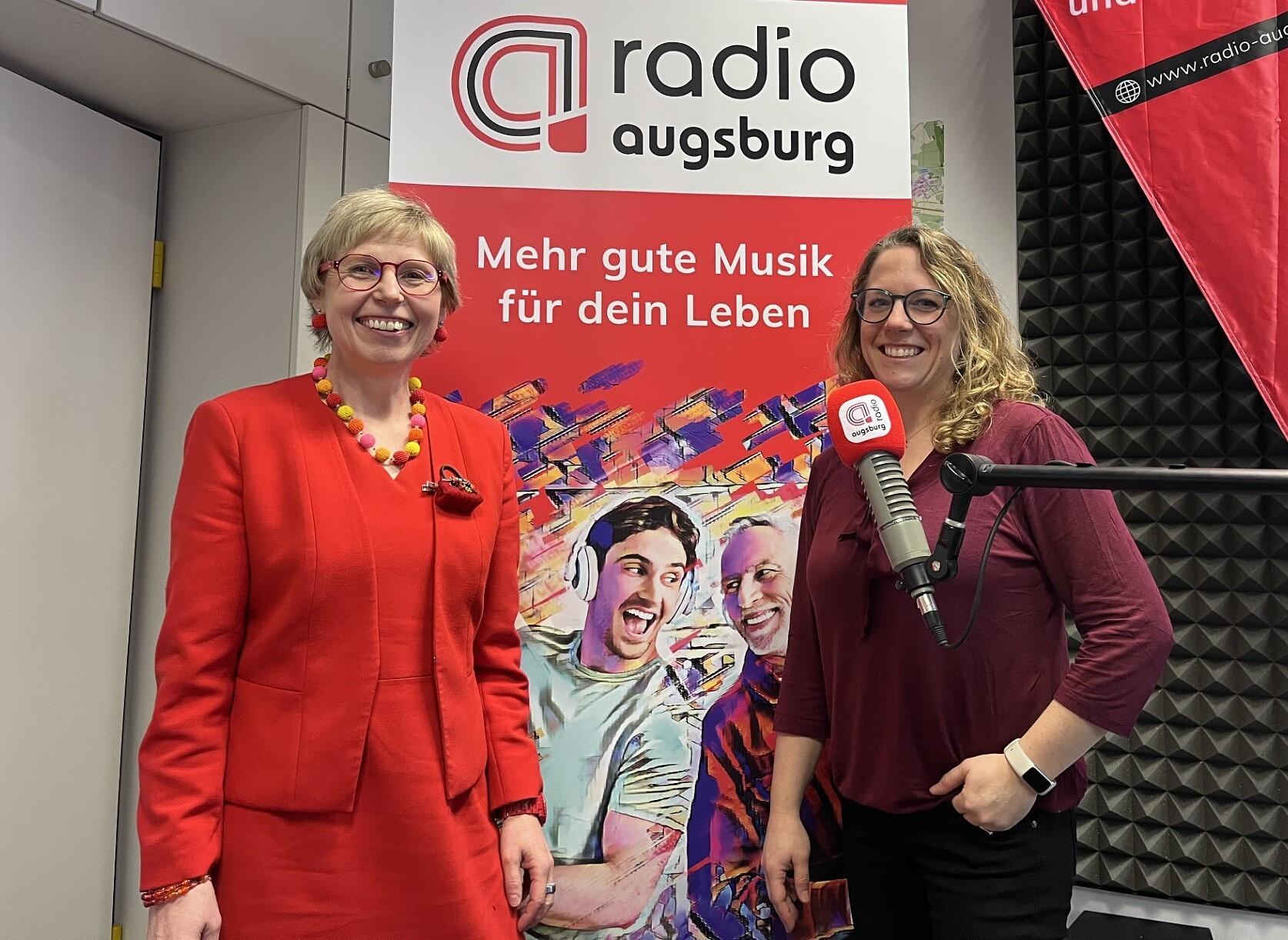 "Lady in Red": Kabarettistin Theresia Zettler im Sonntagstalk
