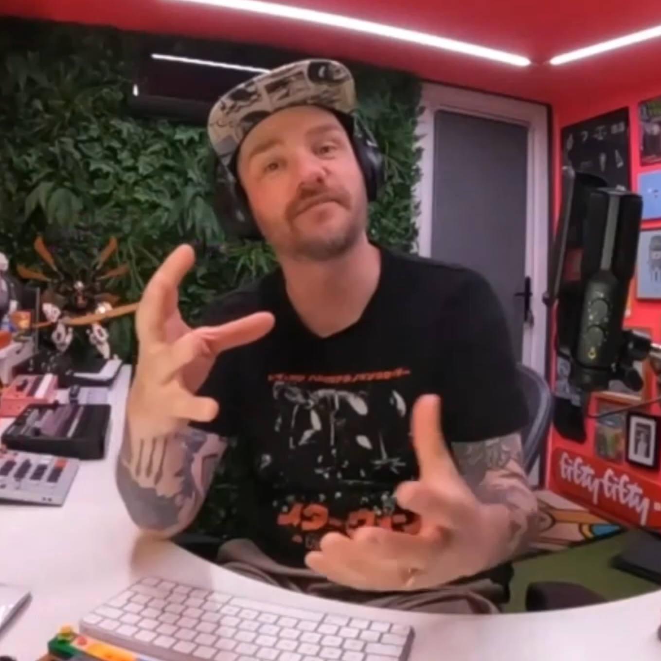 Behind the Scenes – Gavin Strange Behind the Scenes – Gavin Strange